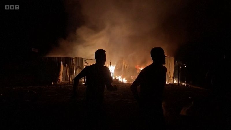 Rumah Pengungsian Palestina di Rafah dijatuhi bom oleh tentara Israel paha Minggu (26/5). Ini foto-fotonya.