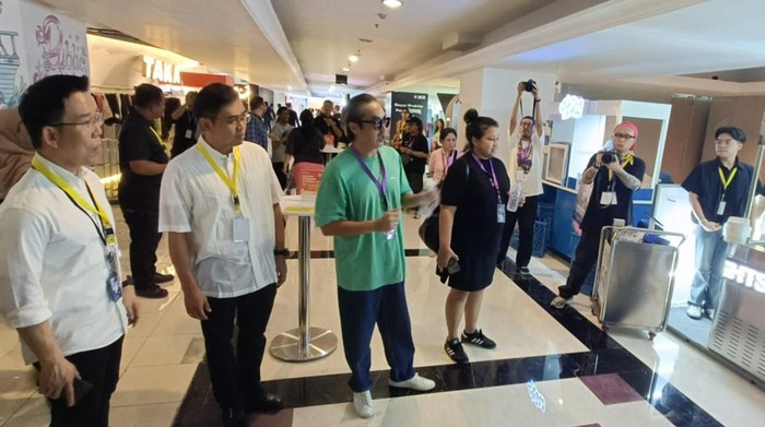 Ruang Analog Bawa Kembali Zaman Kejayaan Ritel Kolaborasi hadirkan ruang analog kepada para pelaku industri kreatif lokal, guna mendorong pertumbuhan ekonomi kreatif di Indonesia. Acara ini juga untuk menghidupkan kembali masa kejayaan ritel.