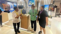 Dengan tempat dan konsep baru, myBCA X Brightspot Mall 2024 menghadirkan lebih dari 200 brand lokal dari berbagai industri, seperti fashion, kuliner, seni dan musik. Tidak hanya brand, acara ini juga menghadirkan berbagai pelaku industri kreatif untuk saling bertukar pikiran dan berkarya. 