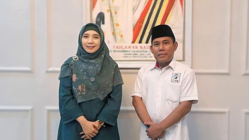 Sitti Rohmi Djalillah dan Musyafirin saat bertemu di kediaman Rohmi di Lombok Timur beberapa waktu lalu.