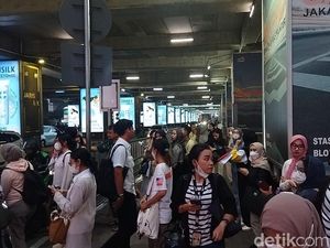 MRT Tak Beroperasi Saat Jam Pulang Kantor, Penumpang Ngaku Susah Dapat Ojol