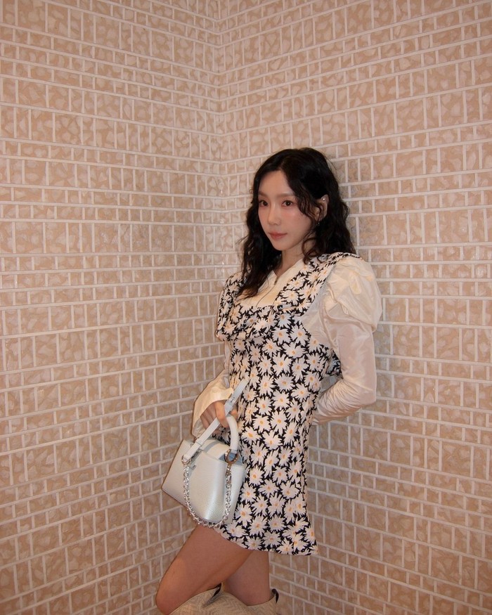 Taeyeon saat berada di store LV di Plaza Indonesia, Jakarta.