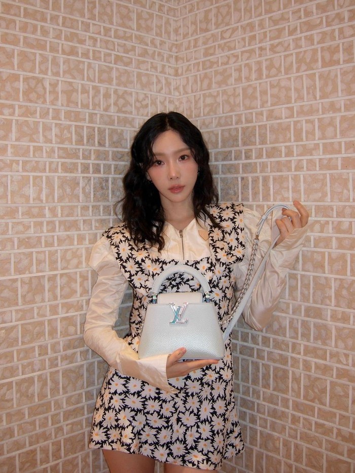 Taeyeon Taeyeon saat berada di store LV di Plaza Indonesia, Jakarta.