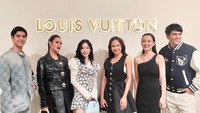Al Ghazali, Raisa, Maudy Ayunda, Julie Estelle dan Maxime Bouttier sempat foto bareng dengan Taeyeon SNSD. Foto: instagram Plaza Indonesia