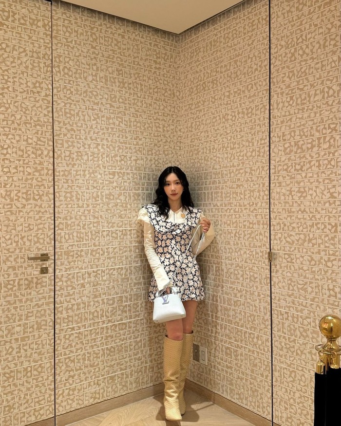 Taeyeon saat berada di store LV di Plaza Indonesia, Jakarta.