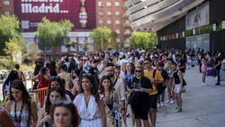 Ribuan Swifties Serbu Markas Real Madrid untuk Nonton Konser Eras Tour