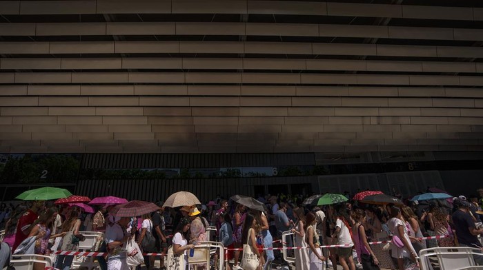 Fans of US singer Taylor Swift queue to enter her concert, outside Santiago Bernabeu stadium in Madrid, Spain, Wednesday, May 29, 2024. (AP Photo/Manu Fernandez)