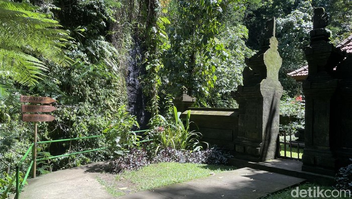 Tips Berkunjung ke Goa Rajo Waterfall, Yuk Disimak! Bali yang biasanya identik dengan pantainya yang indah, pura-pura, dan kekayaan budaya. Tapi tahukah traveler jika Bali juga punya air terjun hidden gem yang asri nan eksotis?