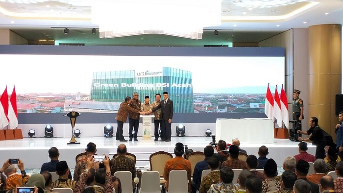 Wapres Maruf Amin meresmikan gedung BSI Aceh. (Agus Setyadi/detikSumut)