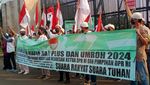 Aksi Massa di Depan Gedung DPR Teriakan soal Haji