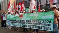 Mereka juga mendesak DPR RI untuk membentuk pansus Haji atas dugaan Pelanggaran UU Haji tentang alokasi Kuota Haji Khusus 2024.