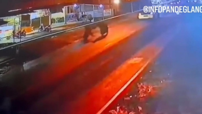 Aksi pejambret terhadap seorang perempuan di jalan Pandeglang viral di media sosial