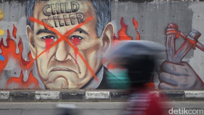 Mural solidaritas ke rakyat Palestina terpampang di sudut jalan Jakarta. Mural tersebut merupakan ekspresi kecaman terhadap serangan Israel ke kamp pengungsi di Rafah, Palestina.