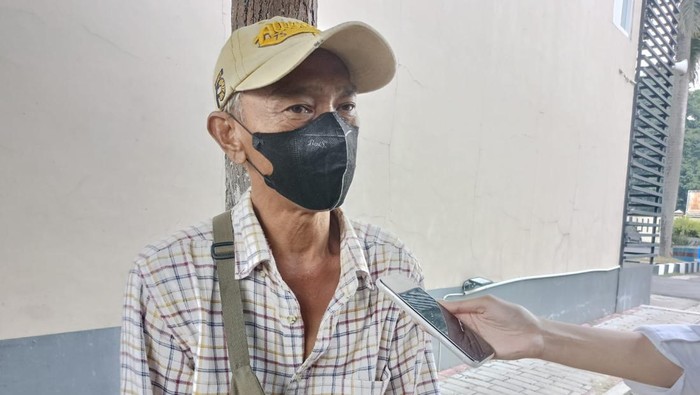 Ayah korban yang bernama Sopian