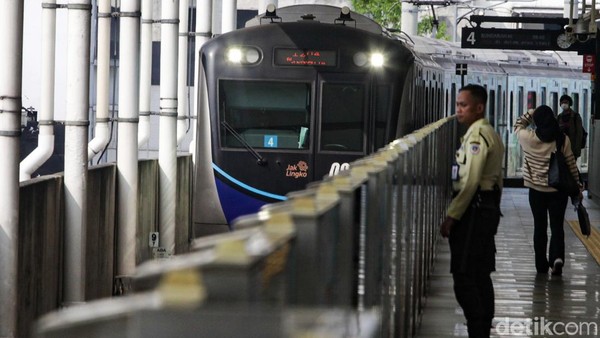 Besi Proyek Dievakuasi, MRT Kembali Beroperasi Hari Ini