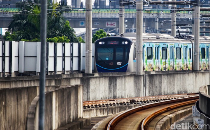 Gangguan MRT Akibat Besi Jatuh: Respon Cepat Kembalikan Operasional dalam Jam