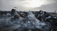 Gempuran Israel terhadap Rafah itu sudah mulai dilakukan beberapa hari setelah Mahkamah Internasional atau ICJ memerintahkan Tel Aviv segera menghentikan serangannya di Rafah. Otoritas Israel menolak perintah ICJ itu dengan menegaskan serangannya di Rafah tidak berisiko memusnahkan warga sipil Palestina yang ada di sana. AP Photo