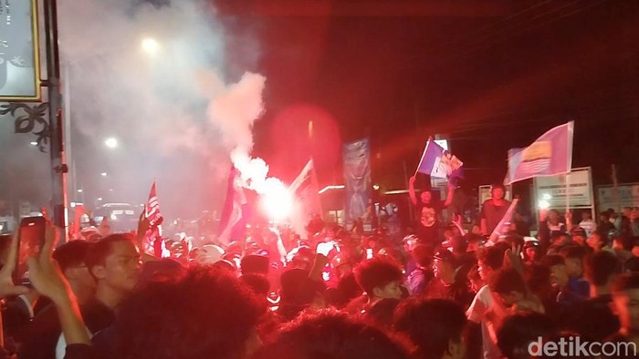Bobotoh Majalengka rayakan Persib juara.