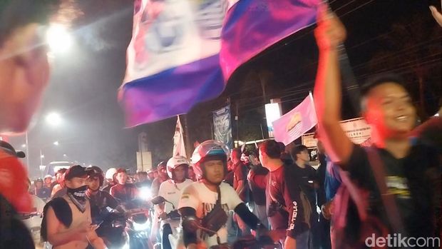Bobotoh Majalengka rayakan Persib juara.