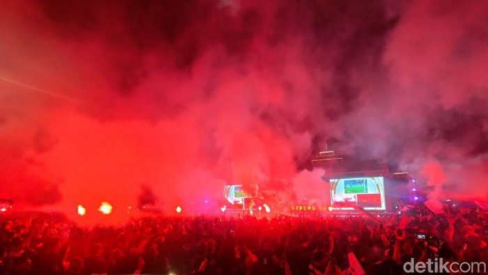 Bobotoh rayakan Persib juara.