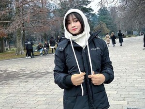 Catheez Liburan ke Vietnam Cari Baju Lucu hingga Laser Alis