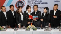 Pada RUPS tersebut diputuskan PT Sariguna Primatirta Tbk (CLEO), Emiten produsen air minum dalam kemasan (AMDK) 100% air murni, membagikan dividen Rp 60 miliar atau sekitar 20% dari laba bersih tahun 2023. Cleo juga akan melakukan ekspansi sepanjang tahun ini dengan membuka tiga pabrik baru, masing-masing di Pontianak, Pekanbaru, dan Palu.