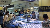 Syarif mengatakan seluruh produk emas logam mulia Antam dilengkapi sertifikat resmi, dan diolah di satu-satunya pabrik pengolahan dan pemurnian emas di Indonesia yang telah tersertifikasi London Bullion Market Association (LBMA). Oleh karenanya, dapat dipastikan seluruh produk emas merek Logam Mulia Antam yang beredar di masyarakat adalah asli dan terjamin kadar kemurniannya.