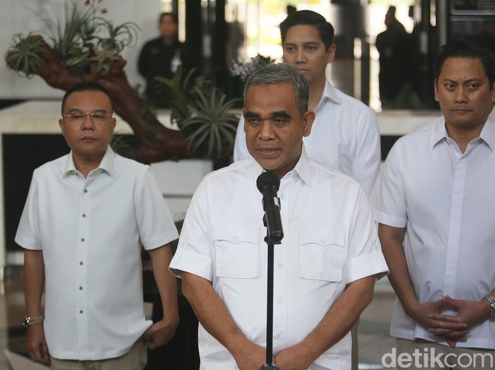 Menteri Keuangan Sri Mulyani bertemu dengan Ketua Tim Gugus Tugas Sinkronisasi Pemerintahan Prabowo Gibran Sufmi Dasco Ahmad, Wakil Ketua Tim Transisi Prabowo Ahmad Muzani, Budi Djiwandono dan PIC bidang keuangan Thomas Djiwandono di Gedung Kementerian Keuangan, Jakarta, Jumat (31/5/2024).