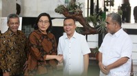 Sri Mulyani menilai sinkronisasi anggaran 2025 penting karena akan terjadi peralihan pemerintah.  