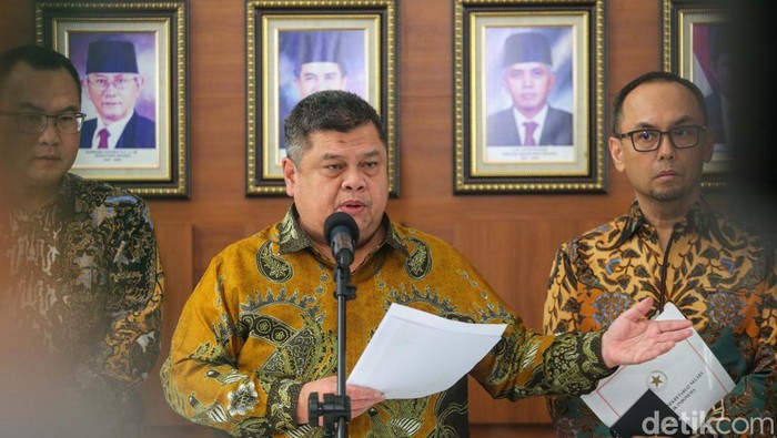 Presiden Joko Widodo (Jokowi) telah menyetujui 9 nama Panitia Seleksi (Pansel) KPK. Pansel ini diketuai oleh M Yusuf Ateh.