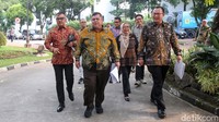 Dilihat dari nama yang diumumkan, Kepala Badan Pengawasan Keuangan dan Pembangunan (BPKP) Muhammad Yusuf Ateh ditunjuk sebagai ketua, sedangkan Rektor IPB Arief Satria menjadi wakil.