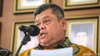 Anggota Pansel berikutnya adalah Elwi Danil. Elwi Danil dikenal sebagai ahli hukum pidana. Ia menjabat sebagai guru besar dan Dekan Fakultas Hukum Universitas Andalas, Padang, periode 2006-2010. Anggota Pansel juga ada yang datang dari masyarakat sipil, Rezki Sri Wibowo yang merupakan dewan pengurus Transparency International Indonesia (TII). Satu lagi anggota dari unsur akademisi adalah Taufik Rachman. Taufik merupakan anggota Departemen Hukum Pidana Fakultas Hukum Universitas Airlangga.