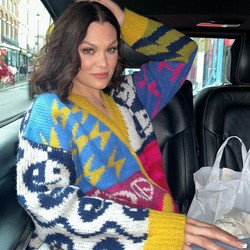 6 Minggu Setelah Operasi Kanker, Jessie J Masuk RS Lagi: Susah Napas