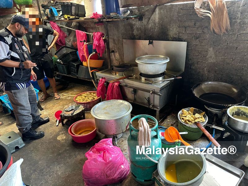 Jorok! Pedagang Simpan Sisa Makanan Tak Laku Sampai Penuh Belatung