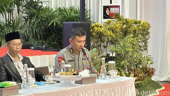 Kabag Ops Polrestabes Makassar AKBP Darminto saat menghadiri pertemuan dengan sejumlah ormas Islam di kediaman Wali Kota Makassar Moh Ramdhan ‘Danny’ Pomanto.