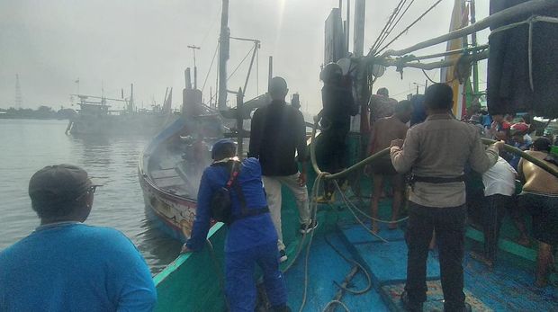 Kapal nelayan di Lamongan terbakar