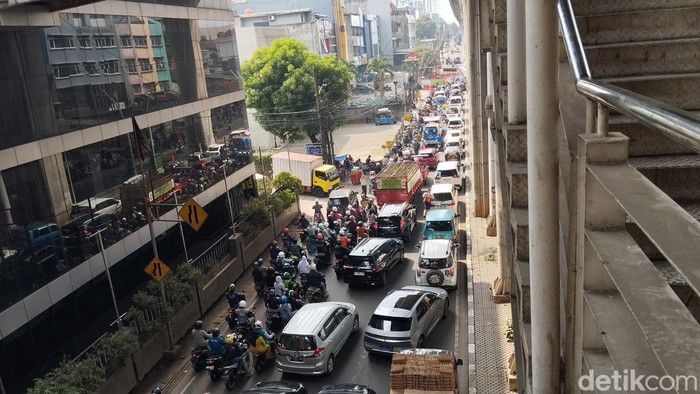 Imbas Galian Cipulir Terhambat, Penumpang TransJakarta Keluhkan Kemacetan yang Tak Kunjung Usai