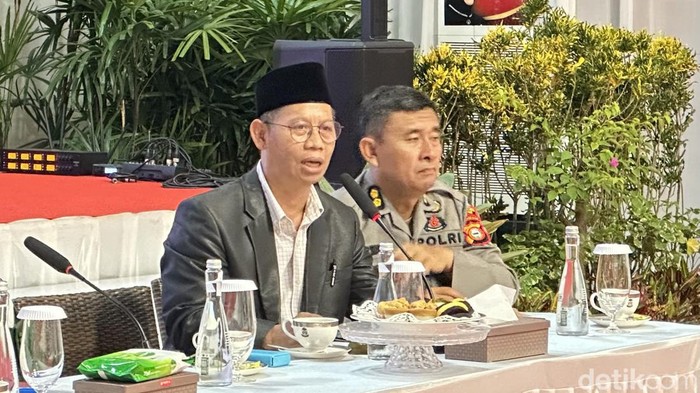 Ketua Tanfidziyah PCNU Makassar Kaswad Sartono (kiri)  saat menghadiri pertemuan dengan Ormas Islam di kediaman Wali Kota Makassar Danny Pomanto.