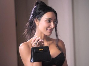 Kim Kardashian Pamer Tas Hermes Terkecil, Harganya Mencapai Rp 600 Juta