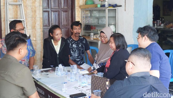 Komnas HAM saat berkunjung ke kediaman keluarga Vina di Cirebon