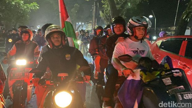 Konvoi Bobotoh Persib rayakan Persib juara Liga 1 2023