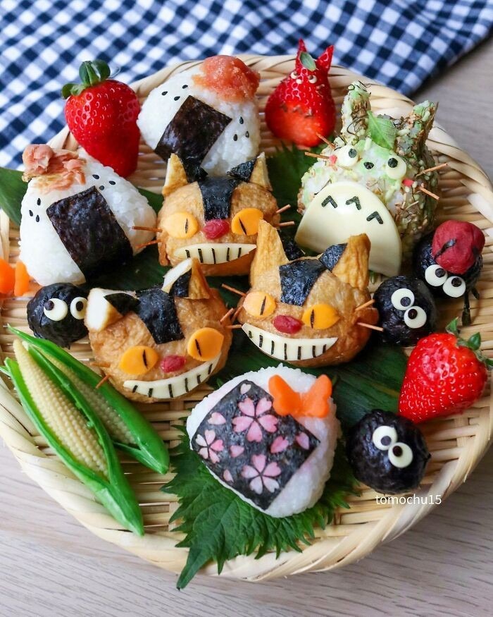Kreatif! 10 Makanan Ini Disulap Jadi Tokoh Kartun yang Menggemaskan
