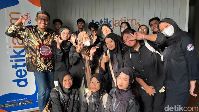Kunjungan mahasiswa UPN di kantor detikJatim.