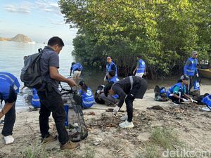 Aksi Pandawara Bersih-bersih Pantai Binongko Labuan Bajo