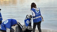 Kegiatan tersebut dilakukan pada Kamis pagi, (30/5/2024), yang melibatkan puluhan anggota, termasuk masyarakat sekitar hingga komunitas lingkungan dari Kole Project. Foto: Suci Risanti/detikHealth