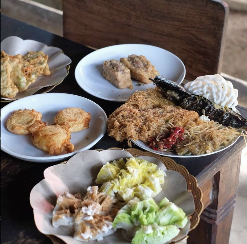 Mampir Lurr! Ini 5 Tempat Makan di Jogja yang Mirip Kopi Klotok
