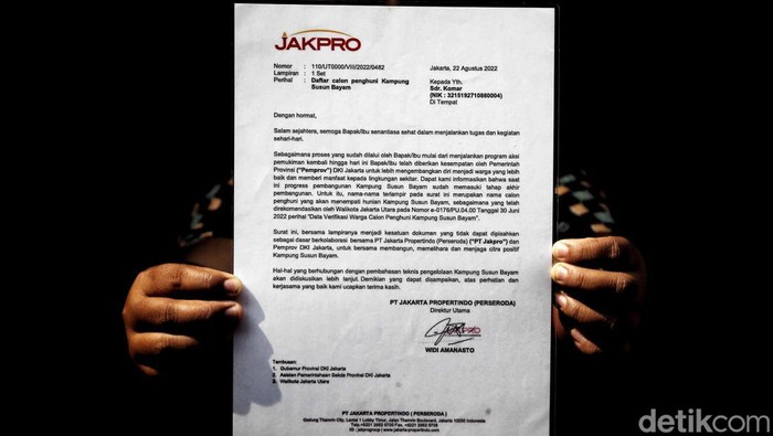 Setelah sempat menerobos dan tinggal selama 6 bulan, sebanyak 40 KK diminta untuk mengosongkan Kampung Susun Bayam. Kini mereka tinggal di shelter hunian sementara.