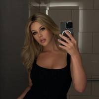 Maraknya influencer buatan, membuat banyak orang berpikir dua kali saat melihat wanita berwujud hampir sempurna. Mercedesz Meszaros yang penampilannya sangat menawan dikira salah satunya.  Foto: Instagram Mercedesz Meszaros