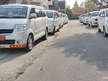 Kades Bojonegoro Protes dengan Parkir Puluhan Mobil Siaga Desa di Kejari