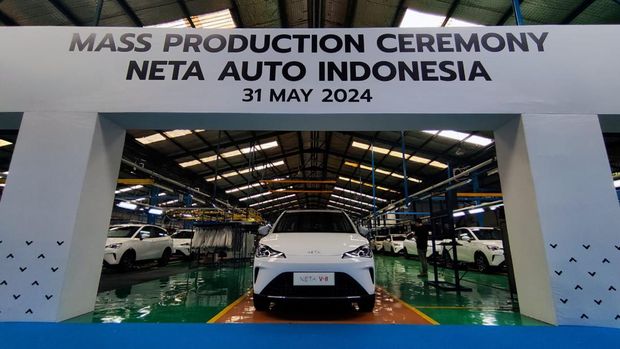 Neta rakit mobil listrik di Bekasi